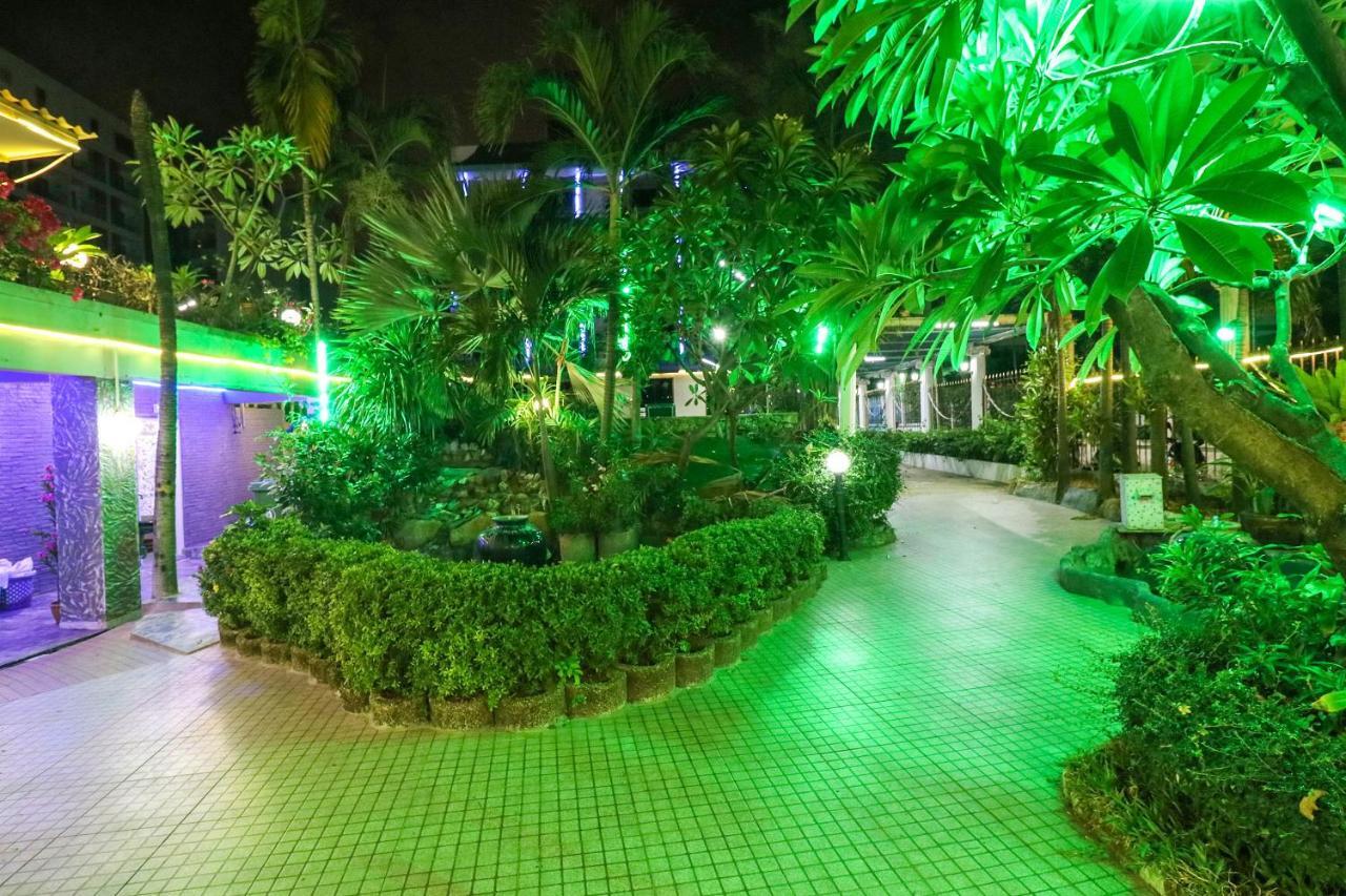 Natural Beach Hotel Pattaya Exteriör bild